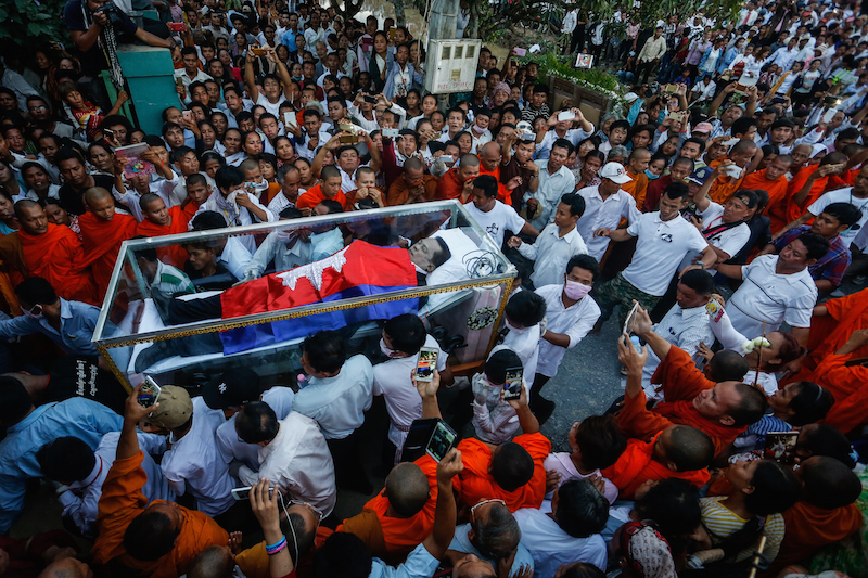   The body of slain political analyst Kem Ley arrives at his hometown in Takeo province yesterday. (Siv Channa/The Cambodia Daily)  