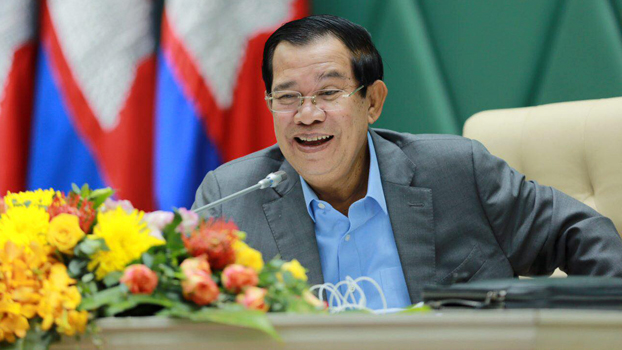 Hun Sen speaks during an environmental forum in Phnom Penh, Aug. 22, 2017.